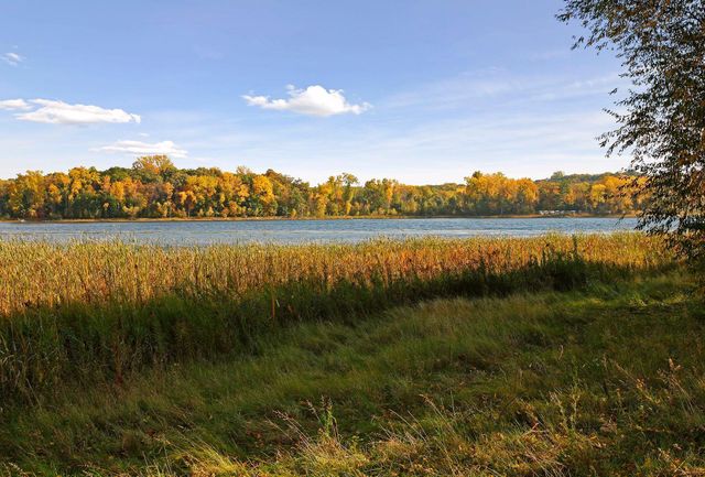 8801 Lakeview Road, Bloomington, MN 55438