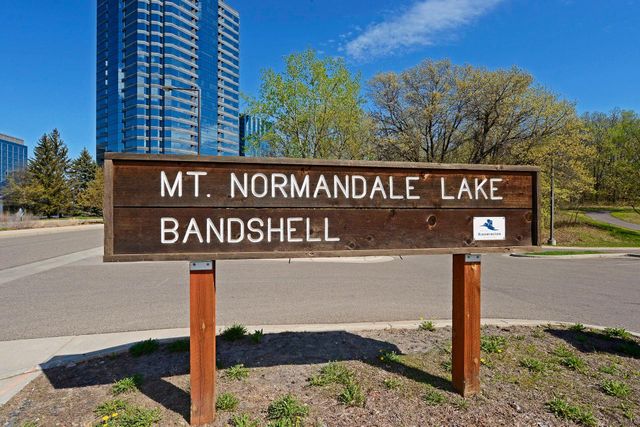 8801 Lakeview Road, Bloomington, MN 55438