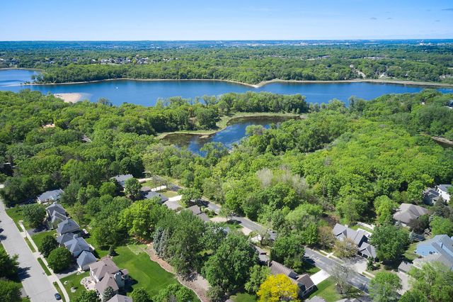 8801 Lakeview Road, Bloomington, MN 55438