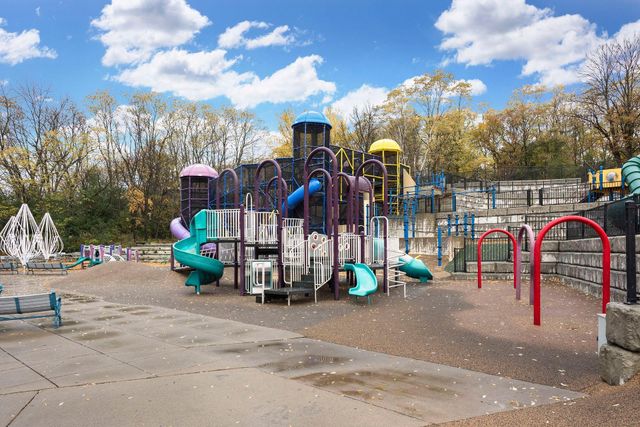 8801 Lakeview Road, Bloomington, MN 55438