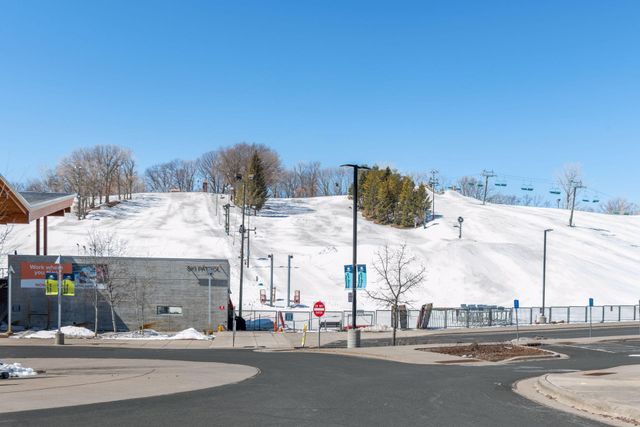 8801 Lakeview Road, Bloomington, MN 55438