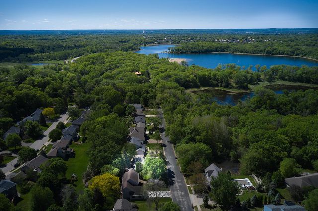 8801 Lakeview Road, Bloomington, MN 55438