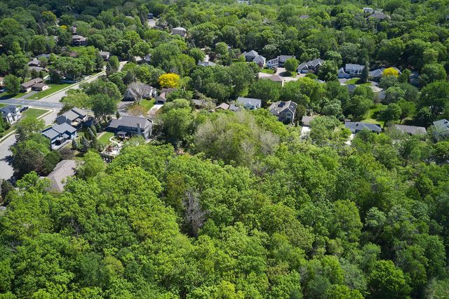 8801 Lakeview Road, Bloomington, MN 55438