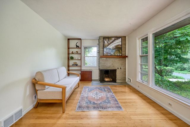 8801 Lakeview Road, Bloomington, MN 55438