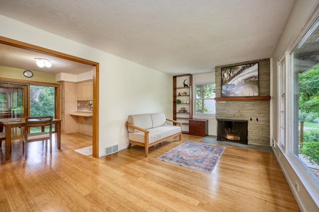 8801 Lakeview Road, Bloomington, MN 55438