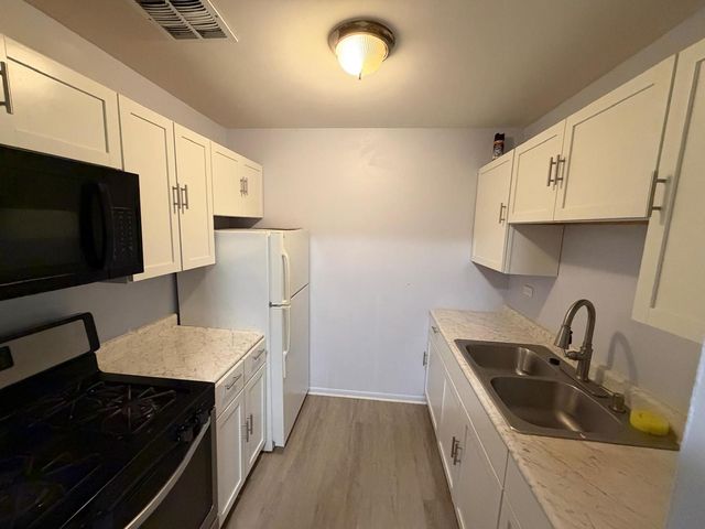 575 Heritage Drive 208, Hoffman Estates, IL 60169