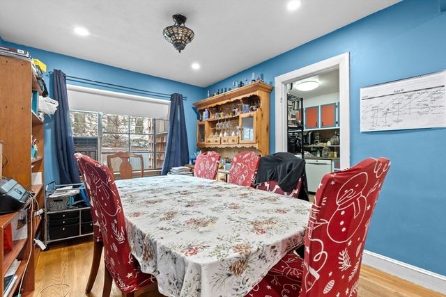 31 Chaske Ave, Newton, MA 02466