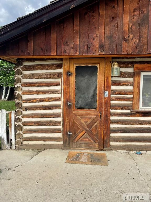 Image 6 of property listing at 520 E Main Street, Challis, ID 83226