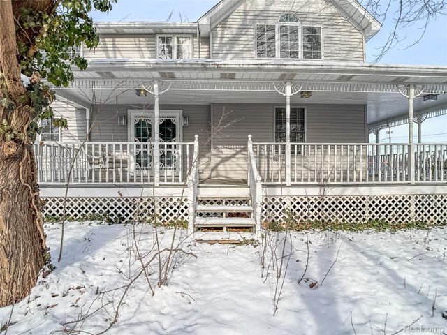 2052 S Dye Road, Flint, MI 48532