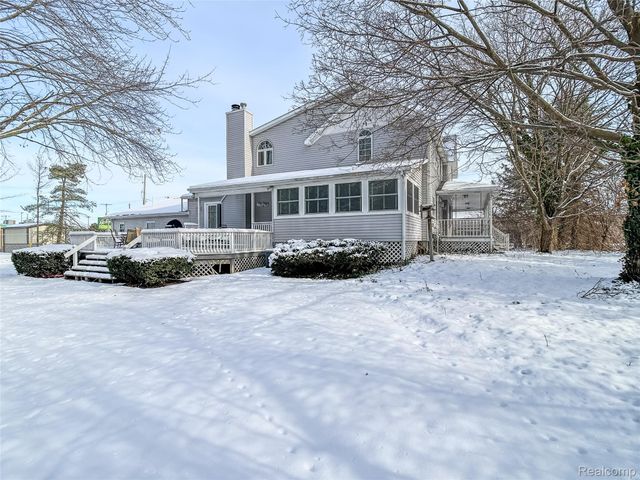 2052 S Dye Road, Flint, MI 48532