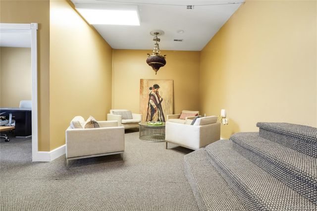 2052 S Dye Road, Flint, MI 48532