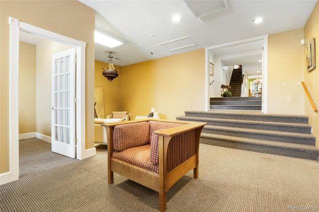 2052 S Dye Road, Flint, MI 48532