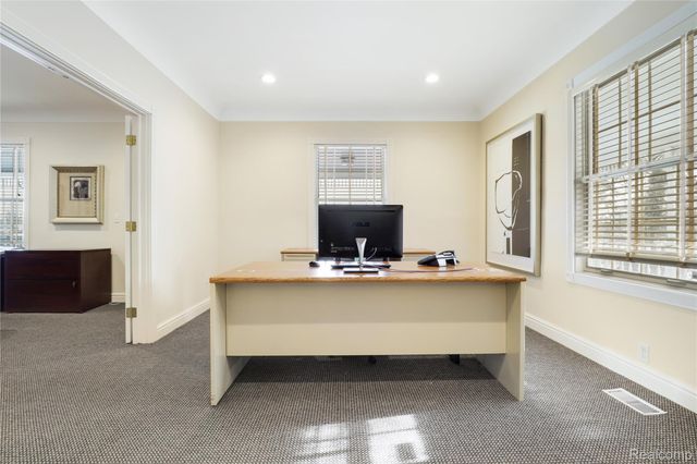 2052 S Dye Road, Flint, MI 48532