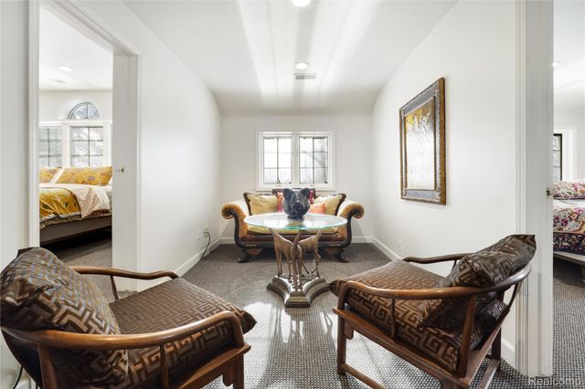 2052 S Dye Road, Flint, MI 48532