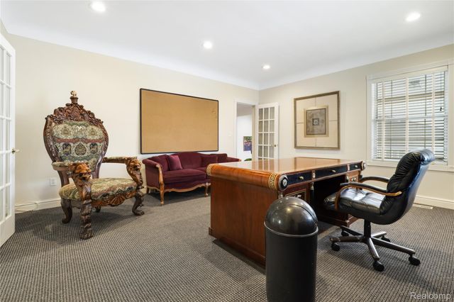 2052 S Dye Road, Flint, MI 48532