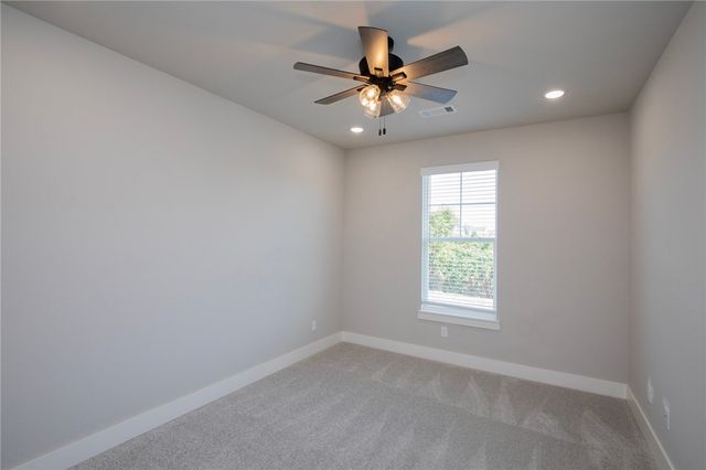 304 White Oak Street, Gentry, AR 72734