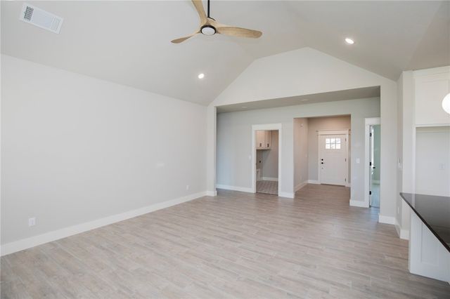 304 White Oak Street, Gentry, AR 72734