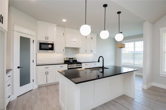 304 White Oak Street, Gentry, AR 72734