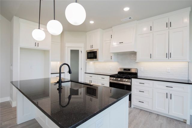 304 White Oak Street, Gentry, AR 72734