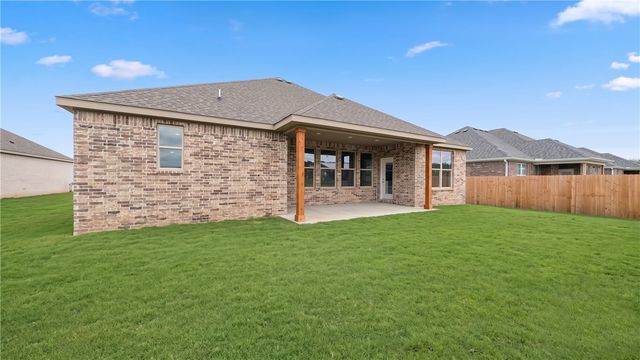 304 White Oak Street, Gentry, AR 72734