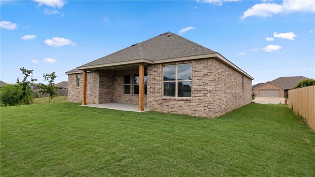 304 White Oak Street, Gentry, AR 72734