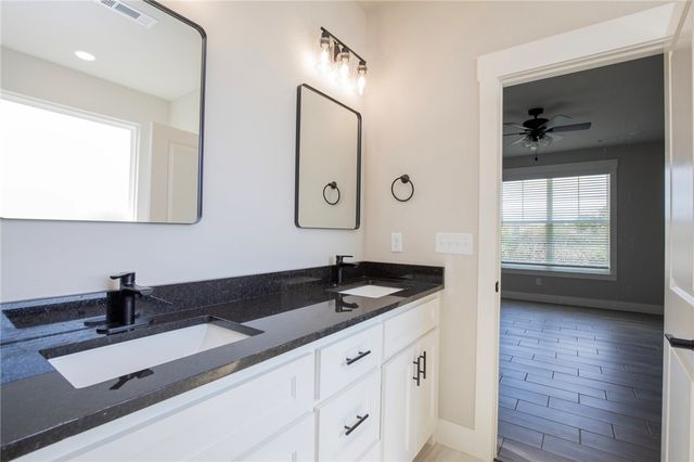 304 White Oak Street, Gentry, AR 72734