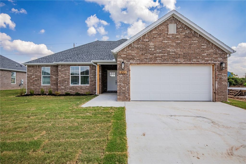 304 White Oak Street, Gentry, AR 72734