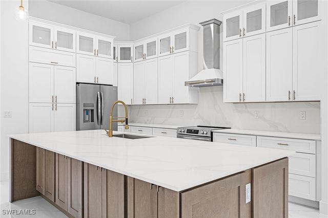 4007 2nd AVE SE, Naples, FL 34117