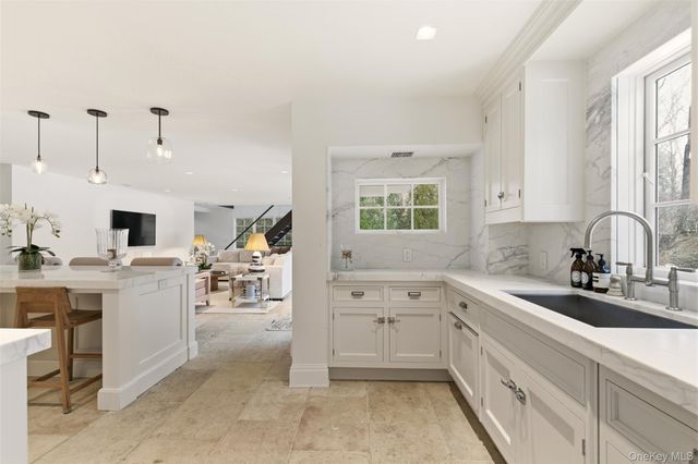 1347 Chicken Valley Road, Upper Brookville, NY 11771