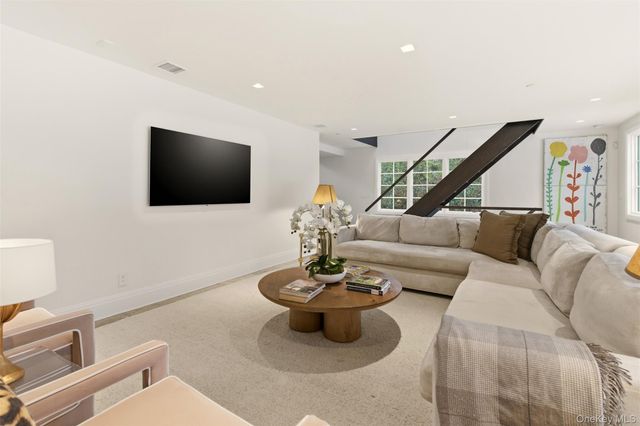 1347 Chicken Valley Road, Upper Brookville, NY 11771