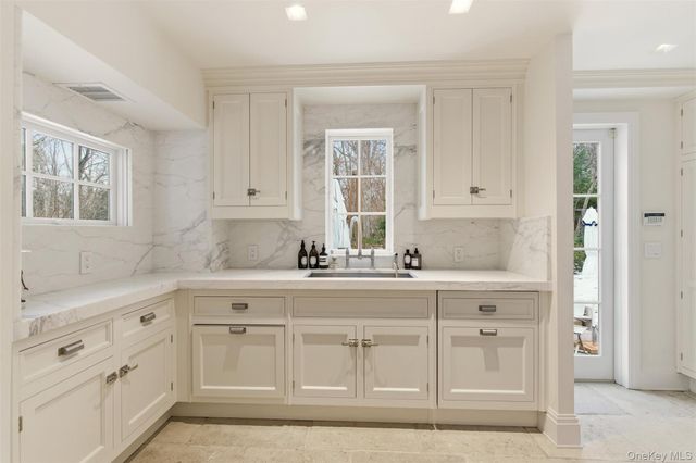 1347 Chicken Valley Road, Upper Brookville, NY 11771