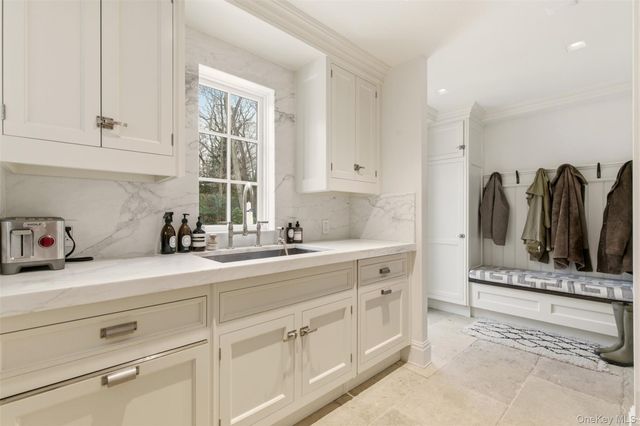 1347 Chicken Valley Road, Upper Brookville, NY 11771