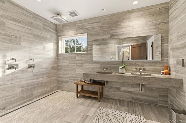 1347 Chicken Valley Road, Upper Brookville, NY 11771