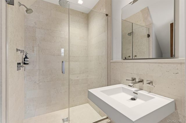 1347 Chicken Valley Road, Upper Brookville, NY 11771