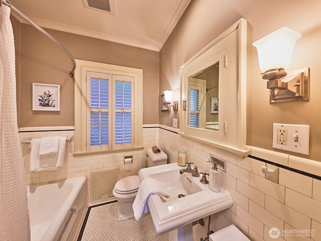 700 W Prospect Street, Seattle, WA 98119