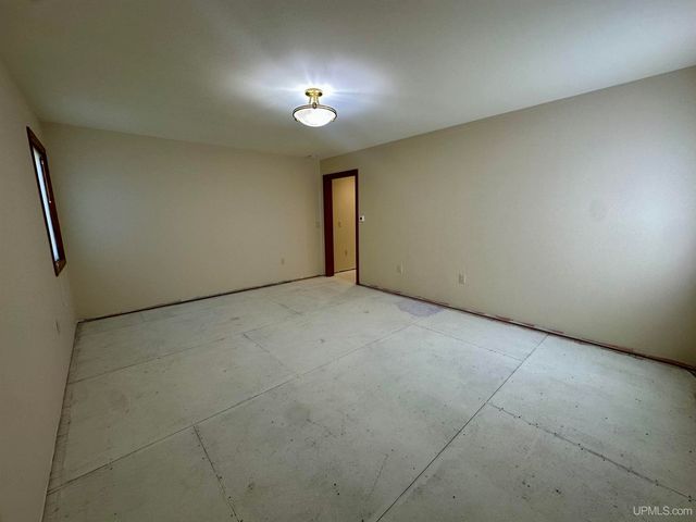 2016 S 13th Avenue, Escanaba, MI 49829