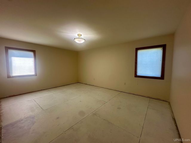 2016 S 13th Avenue, Escanaba, MI 49829