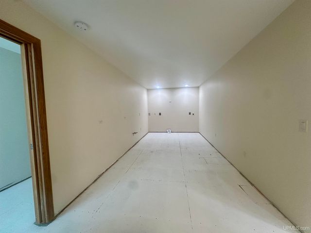 2016 S 13th Avenue, Escanaba, MI 49829