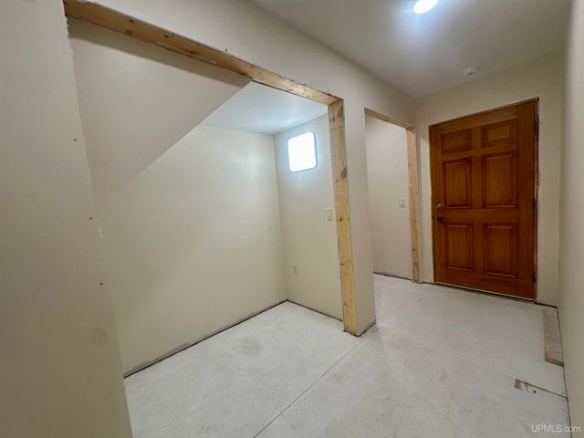 2016 S 13th Avenue, Escanaba, MI 49829