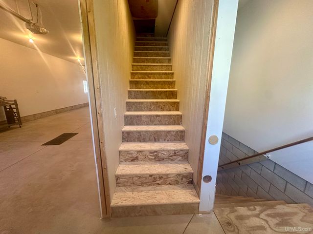 2016 S 13th Avenue, Escanaba, MI 49829