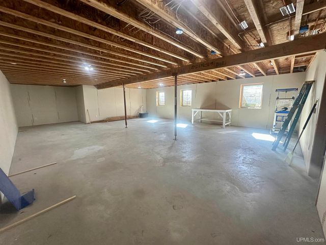 2016 S 13th Avenue, Escanaba, MI 49829