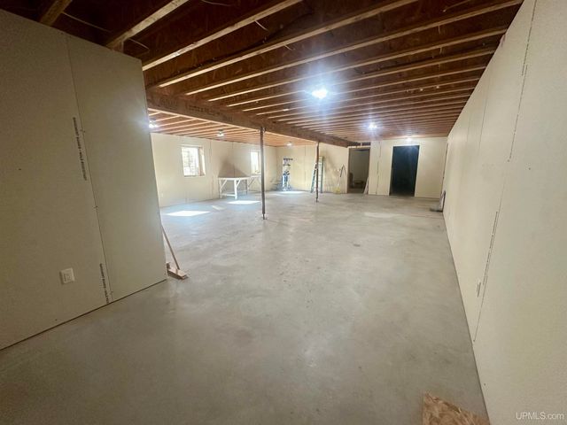 2016 S 13th Avenue, Escanaba, MI 49829