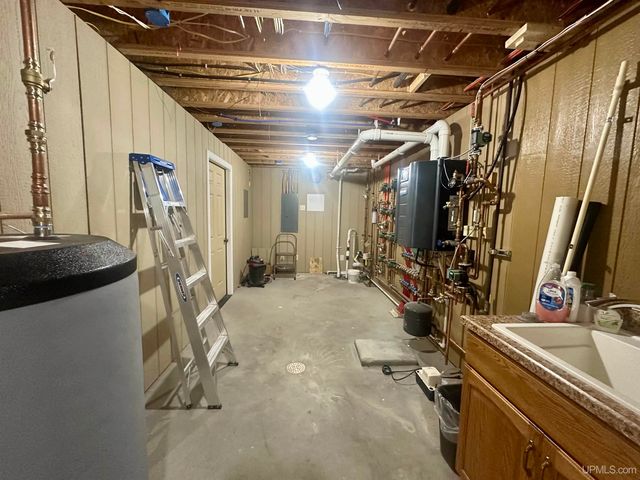 2016 S 13th Avenue, Escanaba, MI 49829