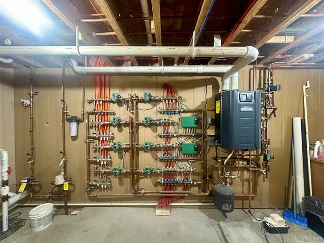 2016 S 13th Avenue, Escanaba, MI 49829