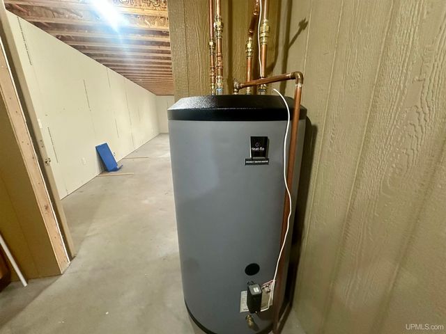 2016 S 13th Avenue, Escanaba, MI 49829