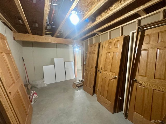 2016 S 13th Avenue, Escanaba, MI 49829