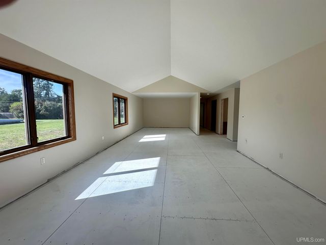 2016 S 13th Avenue, Escanaba, MI 49829