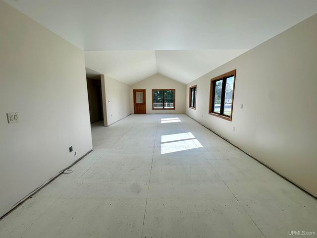 2016 S 13th Avenue, Escanaba, MI 49829