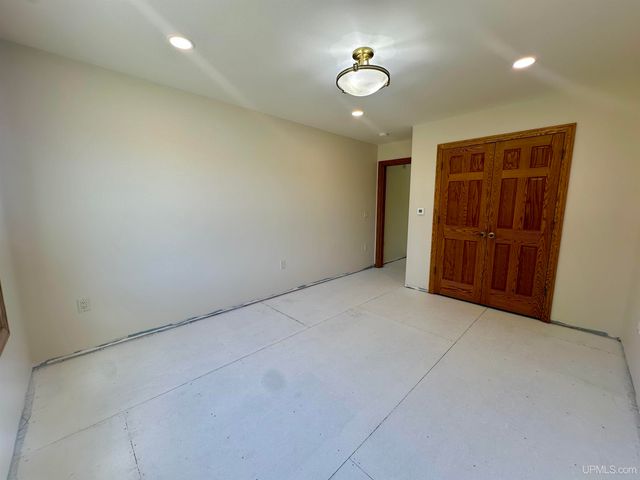 2016 S 13th Avenue, Escanaba, MI 49829