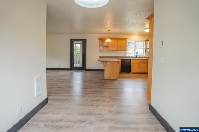 960 7th Av, Sweet Home, OR 97386